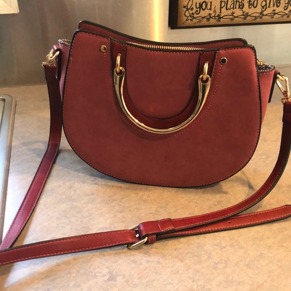 Hard shell Crossbody bag raspberry color - Picture 3 of 4